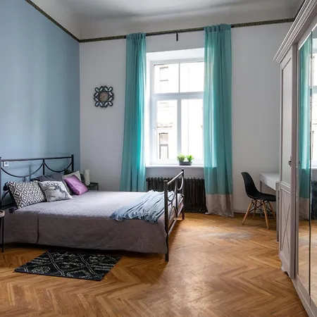 Lejlighed Spacious & Light Family Apart. Very Center Of *
