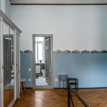 Vintage & Spacious Family Apartment Very Center Of Riga *