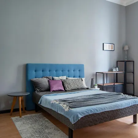 Vintage & Spacious Family Apartment Very Center Of Riga
